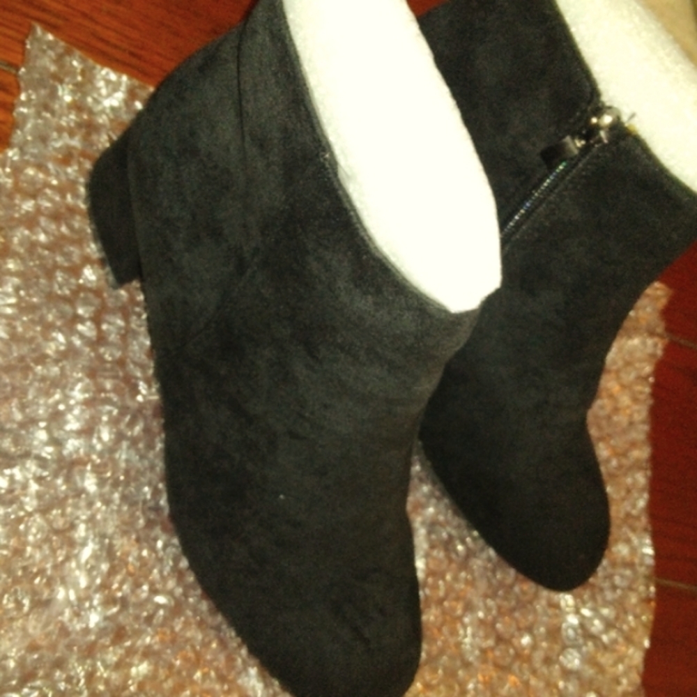 Women's Size 39 Solid Black Ankle Boots